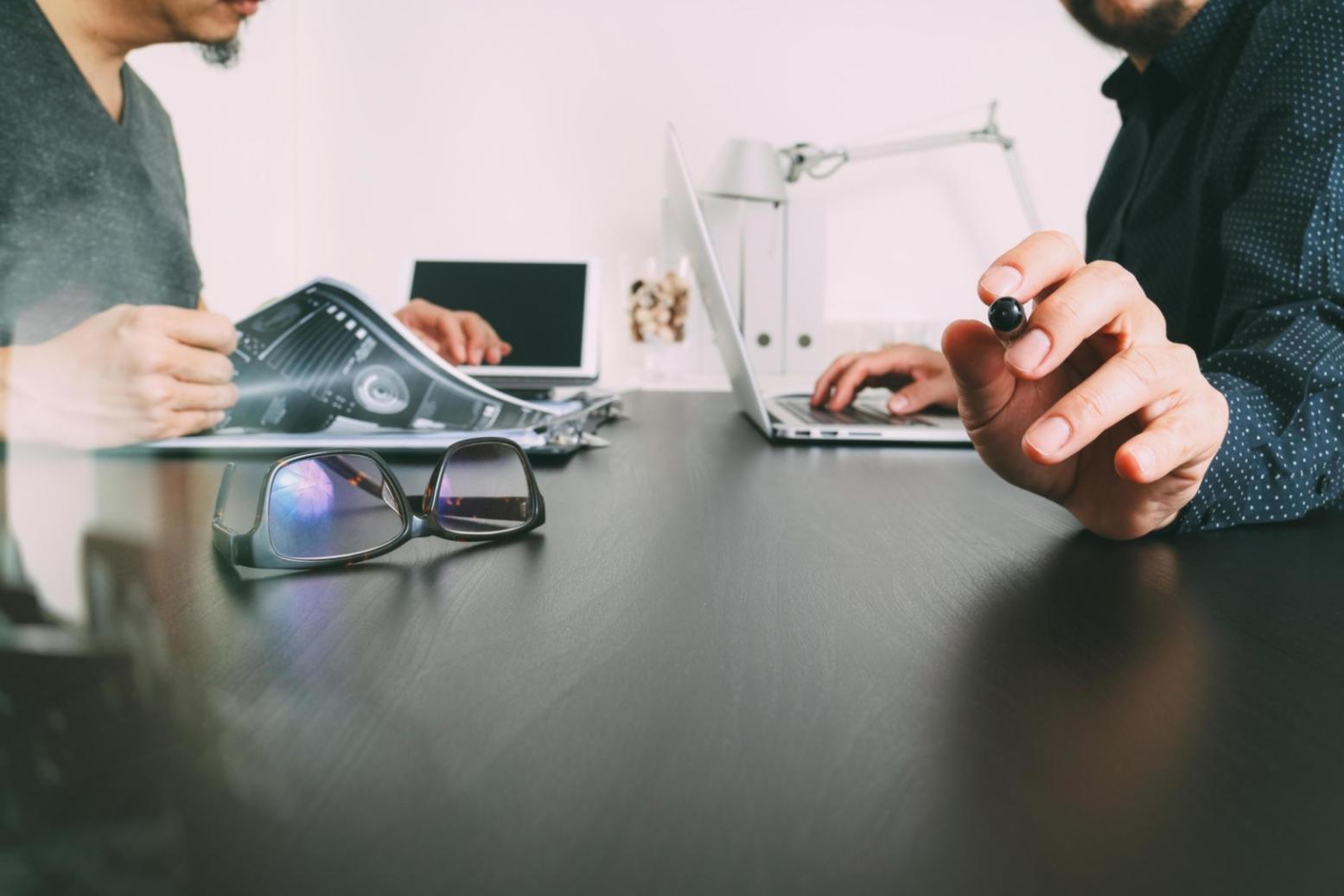 Spațiu de lucru modern pentru sesiuni de învățare